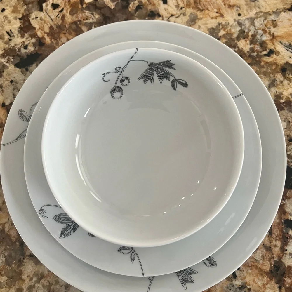 Crate & Barrel Kemi Collection- New- Includes 4- Dinner, Salad, Cereal, Tea Cup
